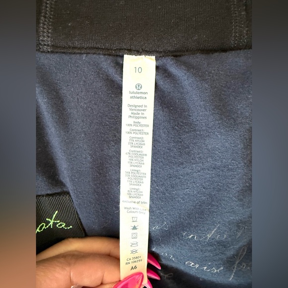 Lululemon Black Scuba Hoodie, unique details, Women’s Size 10, EUC! - Picture 5 of 5